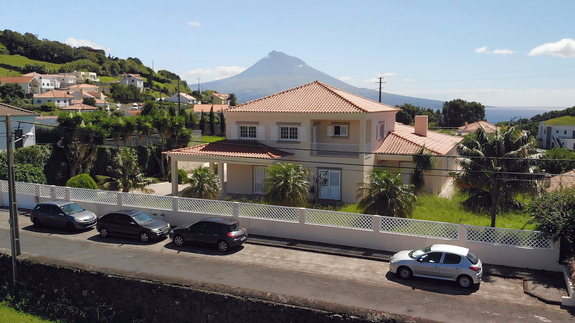 Large luxury Villa for sale in Conceição, Faial island Azores Properties