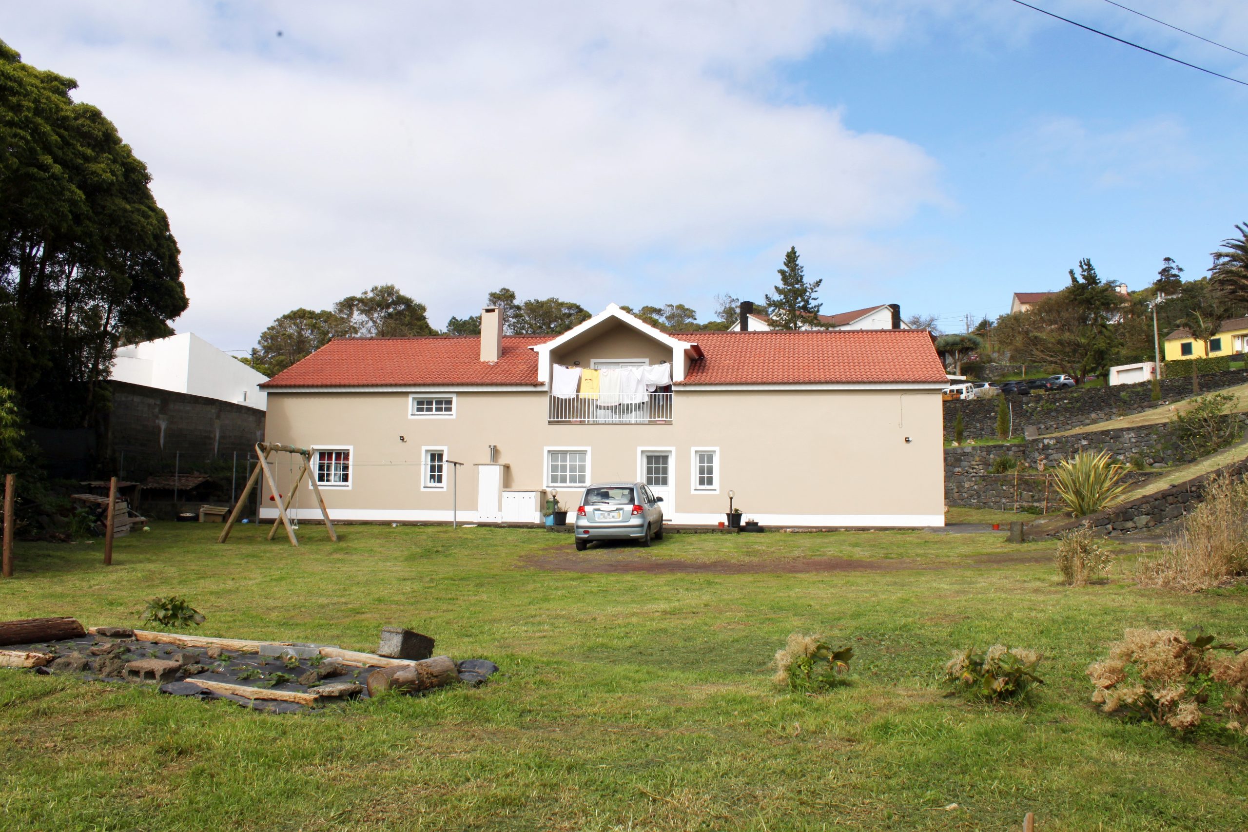 Very large modern house with great view near Varadouro, Faial island