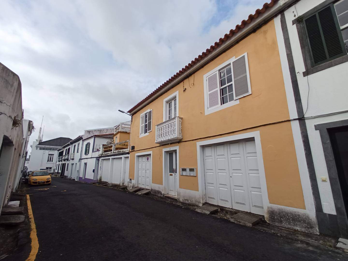 Family house well located in Horta city, Faial island Azores Properties