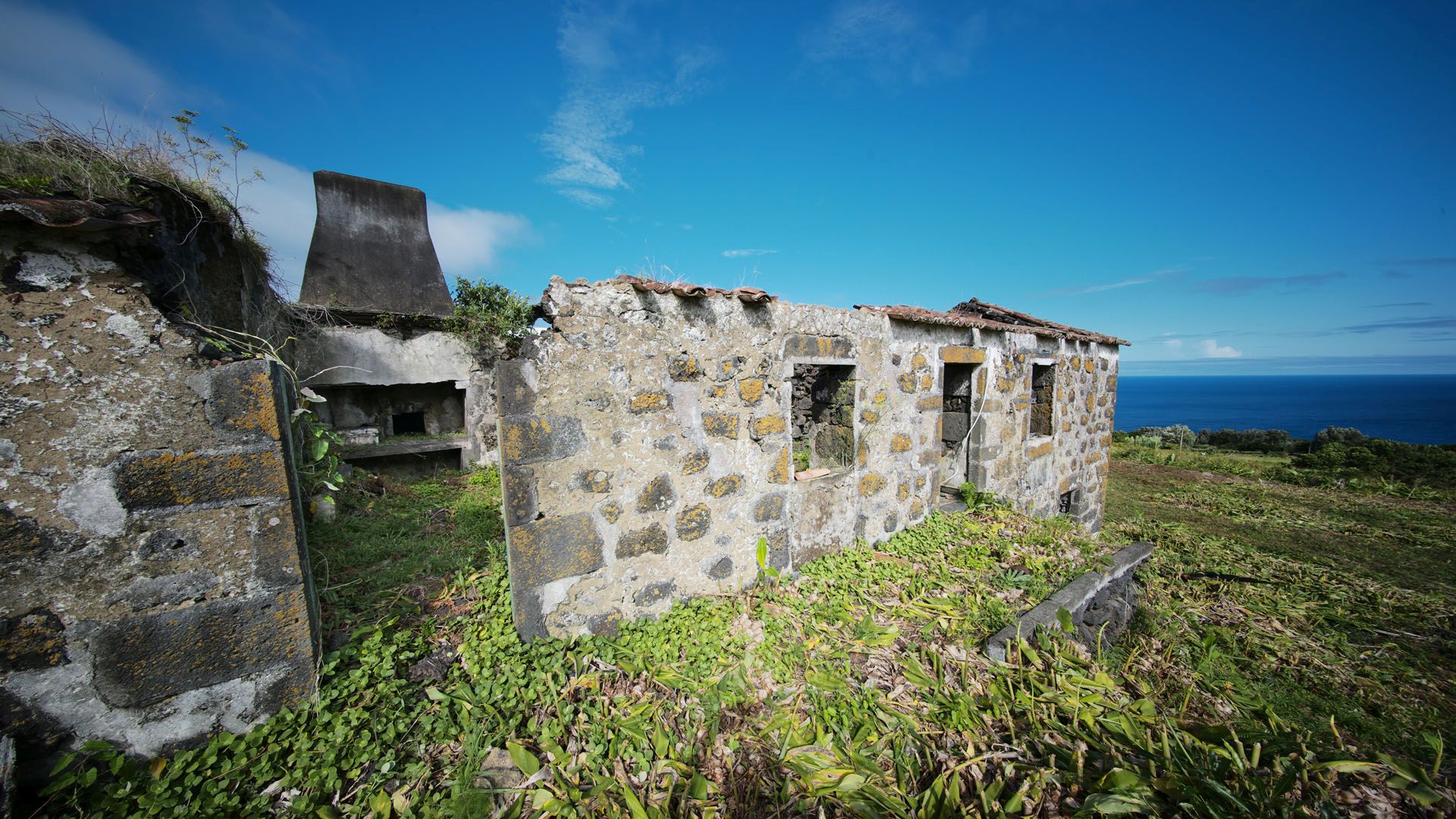 land traditional buildings island