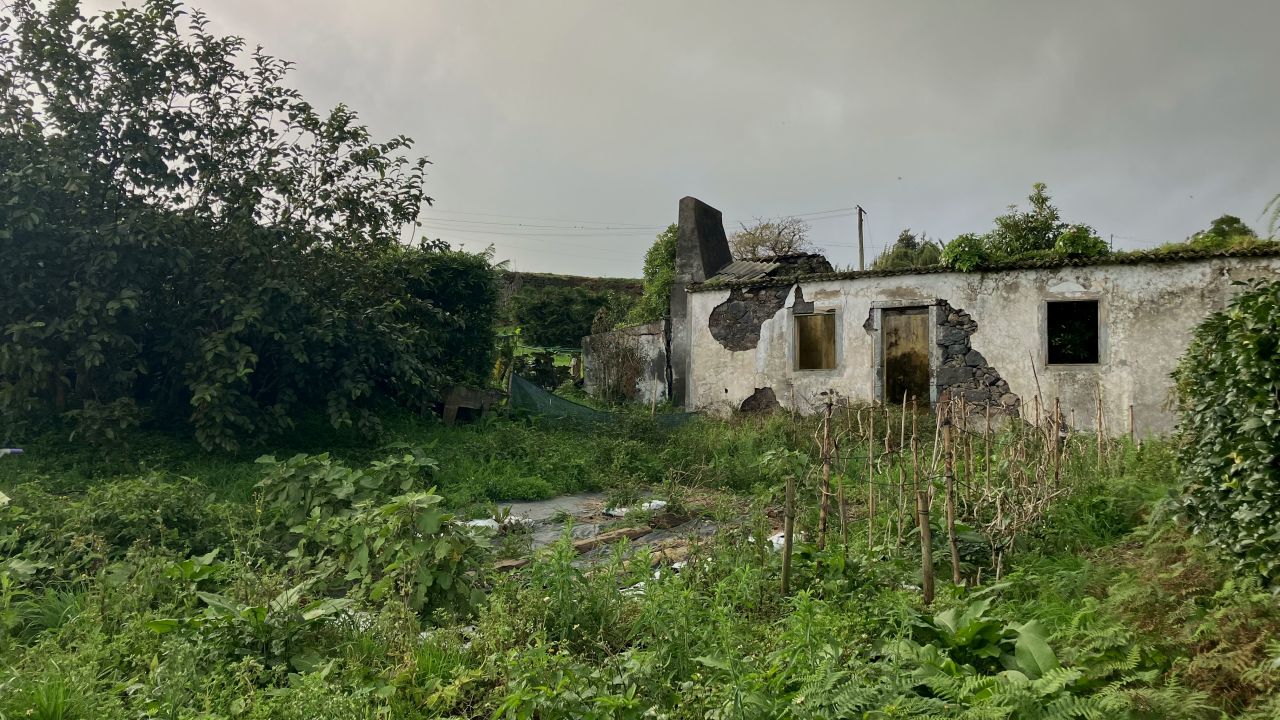 Property with building for renovation on Faial island Azores Properties